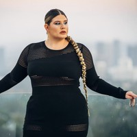 Perubahan tubuh influencer plus size Remi Bader menjadi sorotan. Tubuhnya yang tadinya berisi menjadi jauh lebih kurus.  Foto: dok. Instagram @remibader