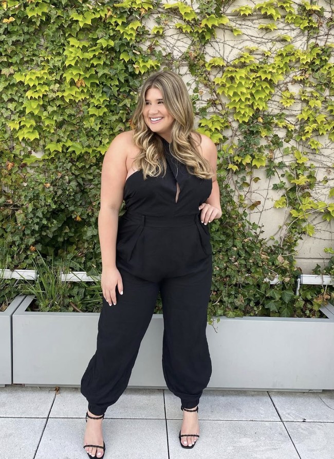 Dia memblokir begitu banyak orang yang menanyakan hal ini di kolom komentar selama berbulan-bulan, ujar seorang netizen di TikTok. Yang membuat orang marah adalah dia mencoba membuatnya terlihat seperti hasil kerja keras, lalu memblokir siapa pun yang menanyakan kebenarannya, tulis netizen lain. Foto: dok. Instagram @remibader