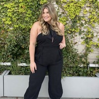 Dia memblokir begitu banyak orang yang menanyakan hal ini di kolom komentar selama berbulan-bulan, ujar seorang netizen di TikTok. Yang membuat orang marah adalah dia mencoba membuatnya terlihat seperti hasil kerja keras, lalu memblokir siapa pun yang menanyakan kebenarannya, tulis netizen lain. Foto: dok. Instagram @remibader