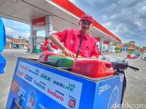 Perjuangan Ridwan Antar Bensin untuk Pemudik yang Kehabisan BBM