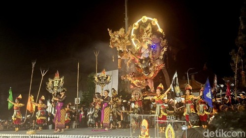 Salah satu penampilan ogoh-ogoh dri ST Yuwana Giri yang mencuri perhatian penonton di Kuta, Bali, Jumat (27/3/2025)(Fabiola Dianira)