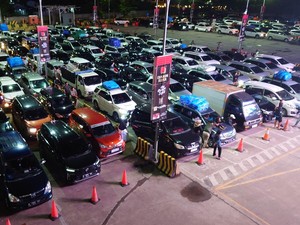 Jelang Sahur, Mobil Pribadi dan Bus Pemudik Padati Pelabuhan Merak
