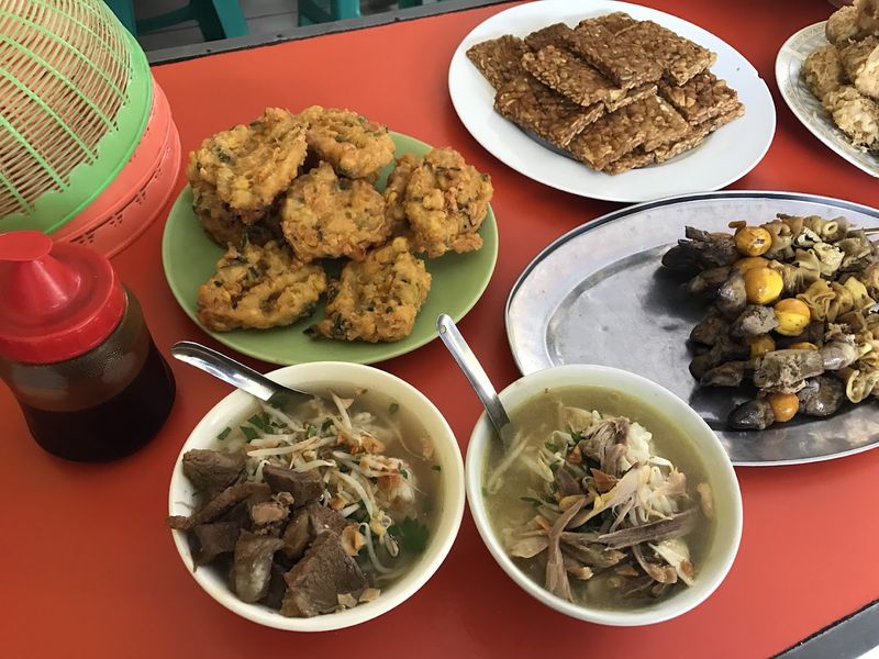 Soto khas Kudus yang legendaris