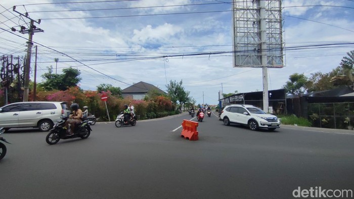 Suasana Canggu Jelang Nyepi Suasana Jalan Raya Canggu, Kuta Utara, Badung, Bali pada Jumat (28/3/2025).