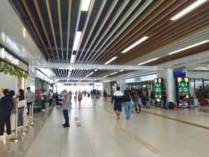 Stasiun Whoosh Halim Mulai Ramai di Hari Pertama Puncak Arus Mudik