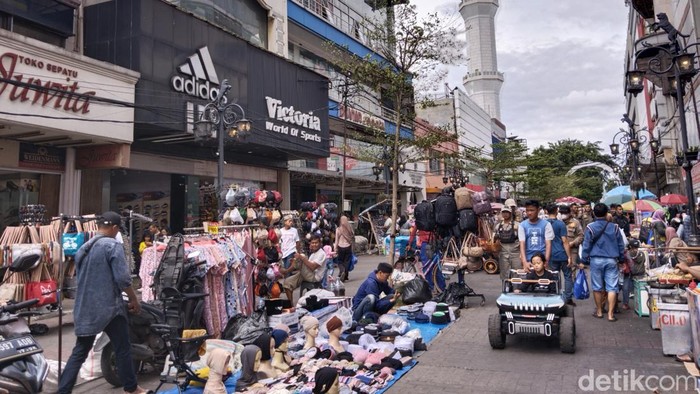 Suasana Jalan Dalem Kaum Kota Bandung.