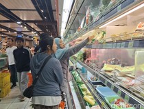 Warga Serbu Supermarket Jelang Nyepi di Bali