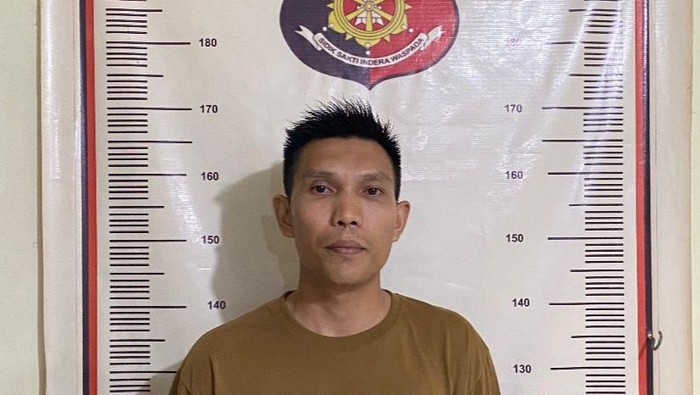 -SY (27) Pelaku Pasang Kamera Tersembunyi di Kamar Mandi kos-kosan di Batam saat ditangkap Polisi. (Istimewa)