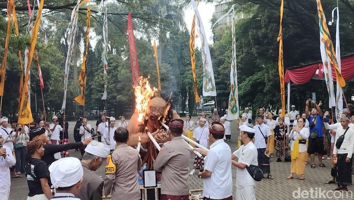 upacara tawur kesanga