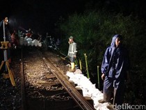 Perbaikan Rel KA yang Longsor di Manonjaya Ditargetkan Selesai Malam Ini