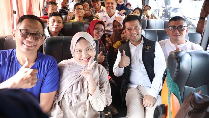 Wagub Emil berangkatkan mudik gratis