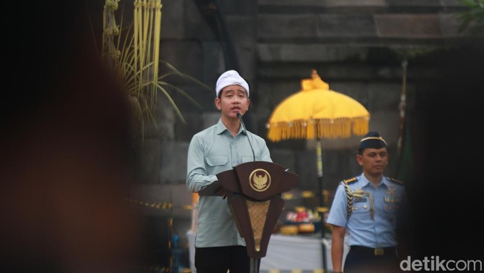 Wapres Gibran Rakabuming menghadiri perayaan Tawur Agung Kesanga di Candi Prambanan, Jumat (28/3/2025).
