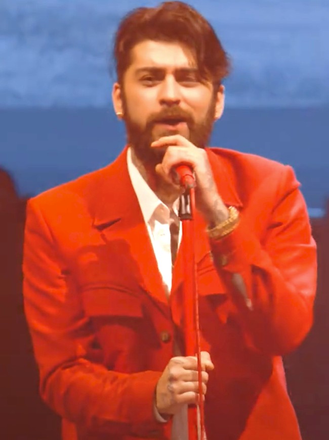 Mantan kekasih Gigi Hadid itu membuat penampilan mengejutkan saat konsernya di Meksiko. Dia membawakan lagu Night Changes dari One Direction, untuk pertama kalinya dalam 10 tahun. Foto: Dok. TikTok Zayn, Twitter