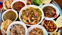 Makan siang saat Lebaran di Sudan, pasti ada menu Aseeda yaitu puding sorghum yang gurih. Lengkap dengan gulai kambing atau sapi. Foto: Baytalfann/iStock