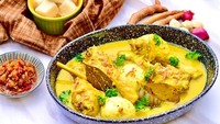 Tak lengkap rasanya merayakan Lebaran di Indonesia tanpa kehadiran opor ayam dan ketupat. Tak ketinggalan menu rendang sebagai pelengkap. Foto: Baytalfann/iStock