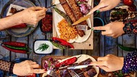 Merayakan Lebaran di Turki, tentunya tak boleh melewatkan menu kebab. Mulai dari doner kebab sampai kofta kebab. Foto: Baytalfann/iStock