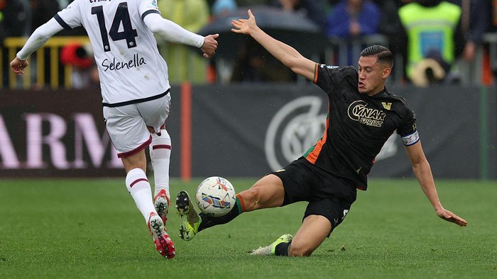 Jay Idzes dan Venezia di Jurang Degradasi
