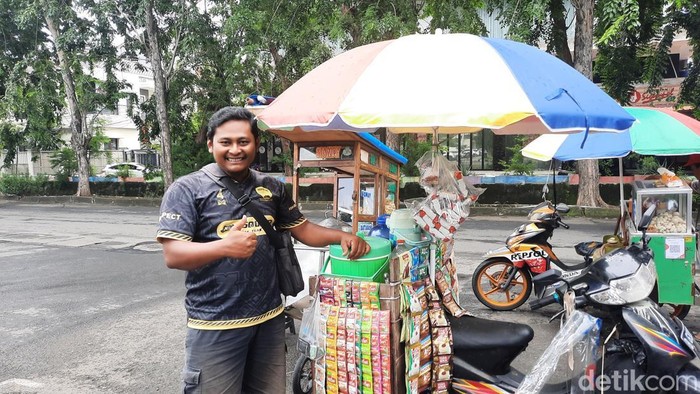 Andik Eko Prasetyo, pengusaha starling di Kelapa Gading.