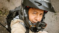 Ariel NOAH selfie dulu saat berangkat mudik ke Bandung memakai motor sendirian. Mudik ready! Pada mudik kemana nih tahun ini? Hati-hati dijalan semuanya, selamat sampai tujuan, tulis Ariel NOAH dilihat pada Sabtu (29/3/2025). Foto: dok. Instagram Ariel NOAH