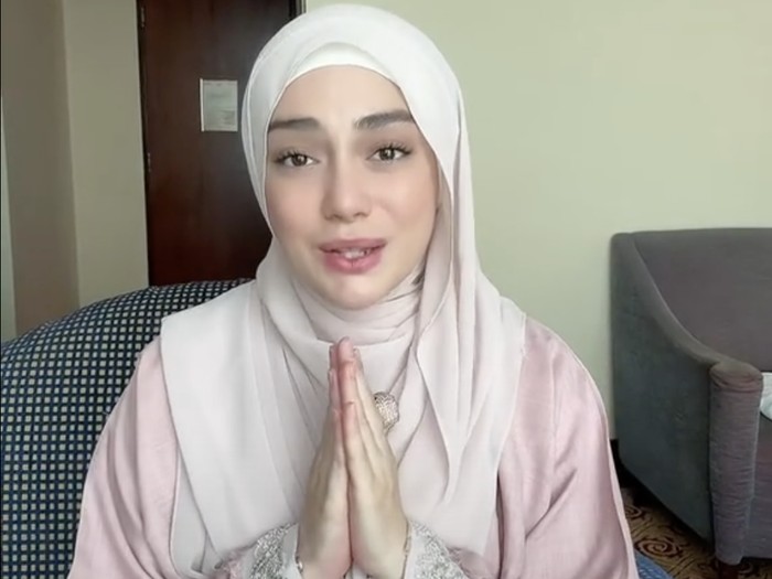 Celine Evangelista Celine Evangelista buat klarifikasi soal fitnah tentang dirinya.