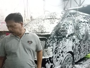 Mengintip Usaha Cuci Mobil 24 Jam di Medaeng Sidoarjo