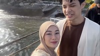 Pasangan yang menikah pada 10 Juli 2020, juga sempat membuat video di Pulau Nanas Boltim. Foto: dok. Instagram Dinda Hauw