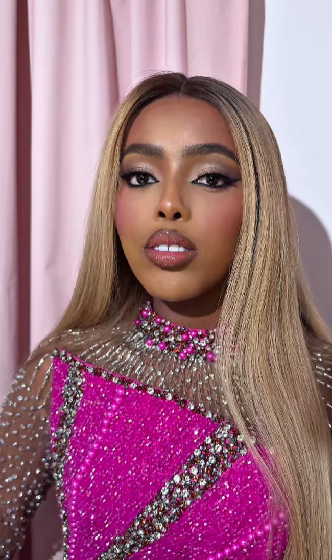 Menjadi Miss Universe Somalia dan mewakili gadis-gadis Somalia dalam kontes kecantikan telah menjadi salah satu kehormatan terbesar dalam hidup saya. Saya akan selamanya berterima kasih atas dukungan yang saya terima dari komunitas saya dan kesempatan untuk membuka pintu yang pernah ditutup untuk kami, ucapnya. Foto: Dok. Instagram @khadija.omarr.