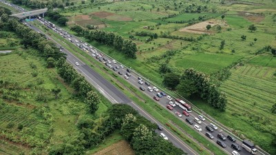Foto Udara Arus Mudik di Tol Cipali