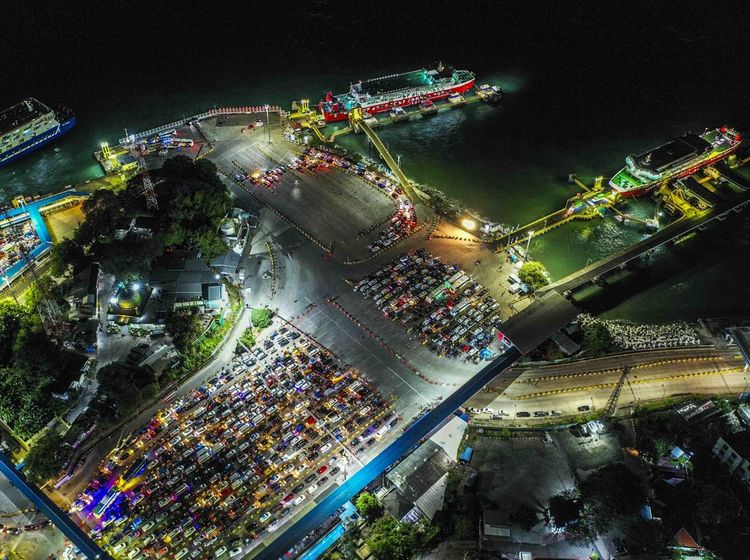 Foto Udara Situasi Arus Mudik di Pelabuhan Merak
