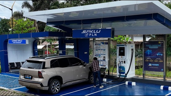 Berkendara Jauh dengan Mobil Listrik: Panduan Lengkap untuk Perjalanan Nyaman dan Aman