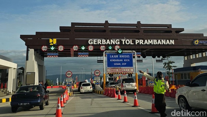 Gerbang tol Kalikangkung dan tol Prambanan