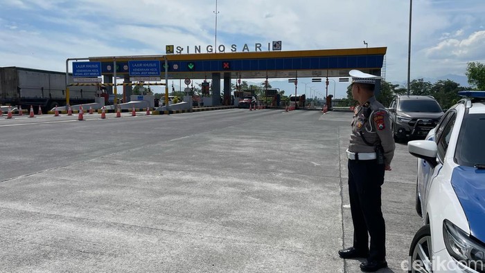 gerbang tol singosari
