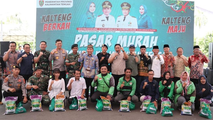 Gubernur Kalteng, Agustiar Sabran membuka langsung kegiatan pasar murah itu. Ia membukanya terpusat di Palangkaraya, Jumat (28/3/2025).