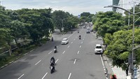 Pantauan detikJatim sekitar pukul 11.00 WIB, sejumlah ruas jalan mulai Bundaran Waru menuju pintu masuk tol dan menuju Jalan Ahmad Yani terpantau lanca