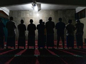 Bersamaan Hari Raya Nyepi, Salat Tarawih Terakhir di Bali Gelap dan Sunyi