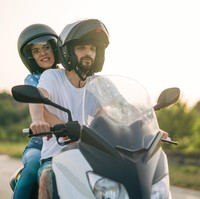 7 Tips Skincare Saat Mudik Naik Motor, Glowing Meski Kena Debu dan Matahari