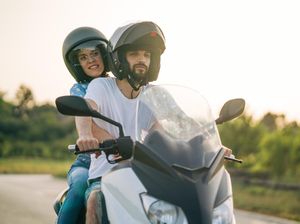7 Tips Skincare Saat Mudik Naik Motor, Glowing Meski Kena Debu dan Matahari
