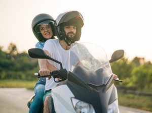 7 Tips Skincare untuk yang Mudik Naik Motor Agar Wajah Cerah Saat Lebaran