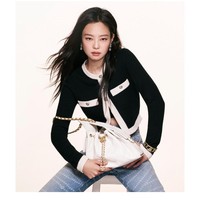 Dalam sebuah wawancara dengan Elle, Jennie BLACKPINK mengatakan Chanel sudah menjadi bagian dari hidupnya sejak kecil. Dia jatuh hati pada koleksi baju dan tas vintage Chanel di lemari ibunya. Foto: dok. Chanel