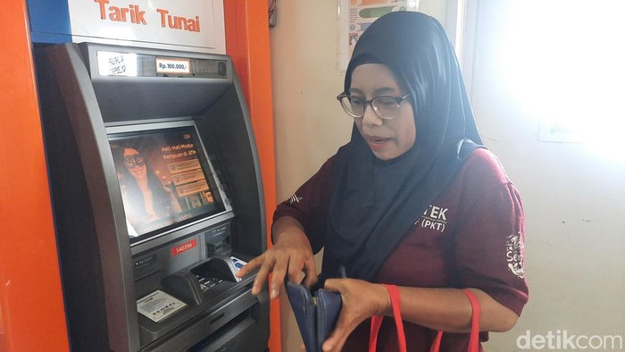 Junaeda, nasabah BRI pengusaha persewaan alat snorkeling di Pulau Panggang.
