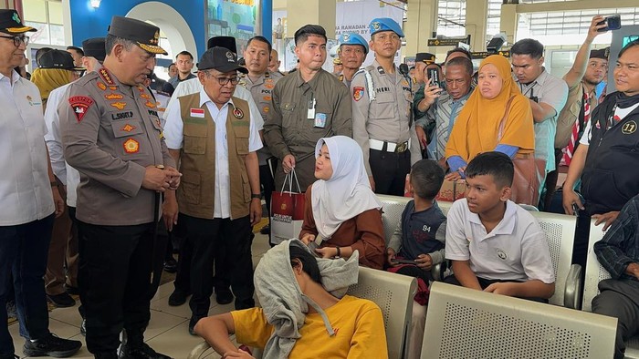 Kapolri cek situasi mudik di Terminal Pulo Gebang (dok. Humas Polri)
