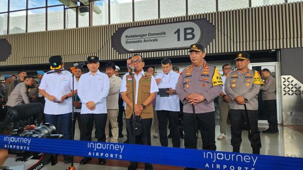 Kapolri Jenderal Listyo Sigit Prabowo dan Menko PMK Pratikno meninjau Bandara Soekarno-Hatta di Tangerang
