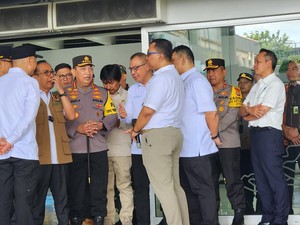 Kapolri-Menko PMK Cek Bandara Soetta Pastikan Pelayanan Baik untuk Pemudik