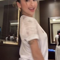 Wanita yang juga selebgram itu pun tampil dengan makeup yang flawless. Foto: TikTok Jennifer Coppen