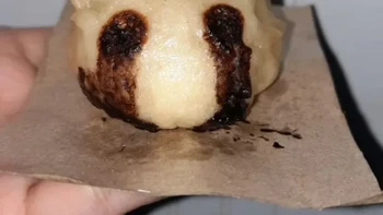 Kuenya malah nangis cokelat, yang buat juga nangis sih. Foto: TikTok/fitriirahmadhanii26