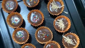 Yummy, enak nih kue cupcake cokelat. Foto: TikTok/fitriirahmadhanii26