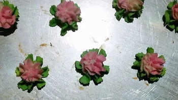 Cantik nih kue bunga-bunga. Foto: TikTok/fitriirahmadhanii26