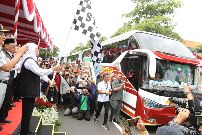 Khofifah Berangkatkan Ribuan Pemudik