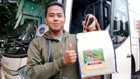 Selain itu Pemprov Jatim kemarin juga telah memberangkatkan mudik gratis dari Jakarta dengan total 78 bus dengan tujuan berbagai kabupaten/kota di Jawa Timur.