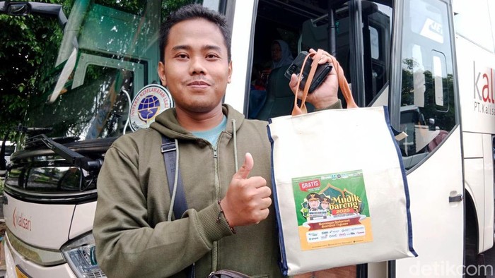 Khofifah berangkatkan ribuan pemudik gratis Khofifah berangkatkan ribuan pemudik gratis